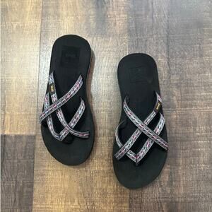 Teva Women's Olowahu Flip-Flop Size 6